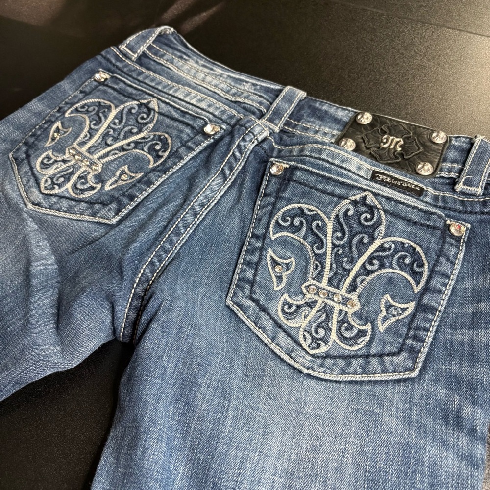 Miss Me fleur de lis enboired jeans size 28 distressed boot cut‎ western Buckle - Picture 5 of 10